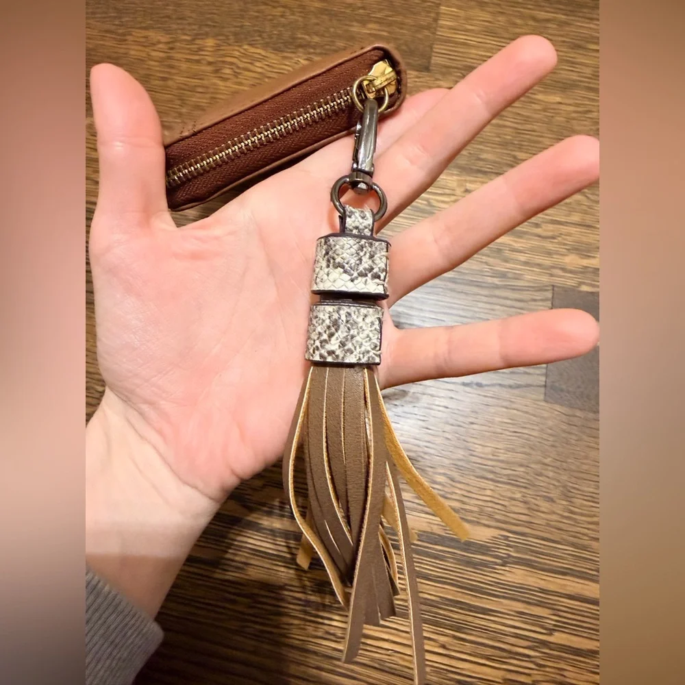 FOSSIL Pebbled Leather Large Zip Around Brown Wallet With Tassel Women’s - Picture 16 of 16